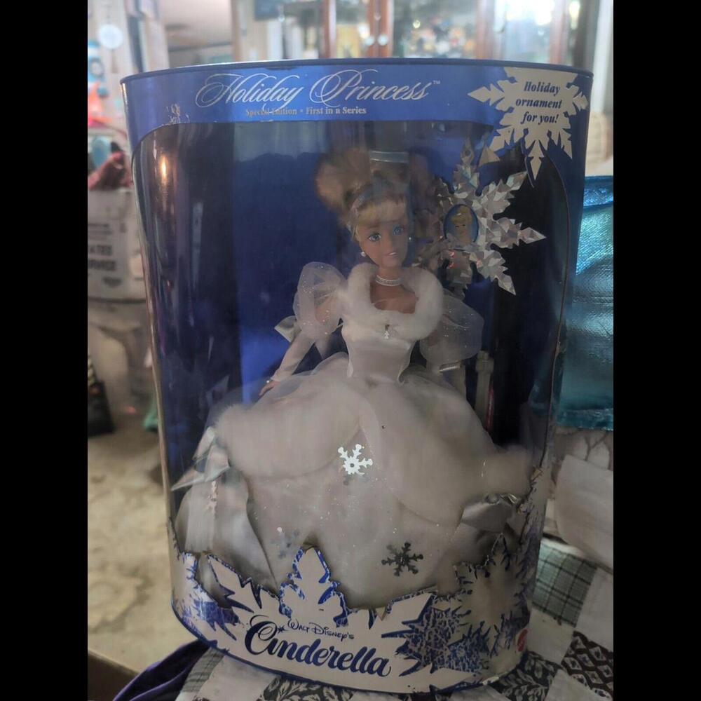 DISNEY 2004 PRINCESS CINDERELLA SPECIAL EDITION HOLIDAY DOLL